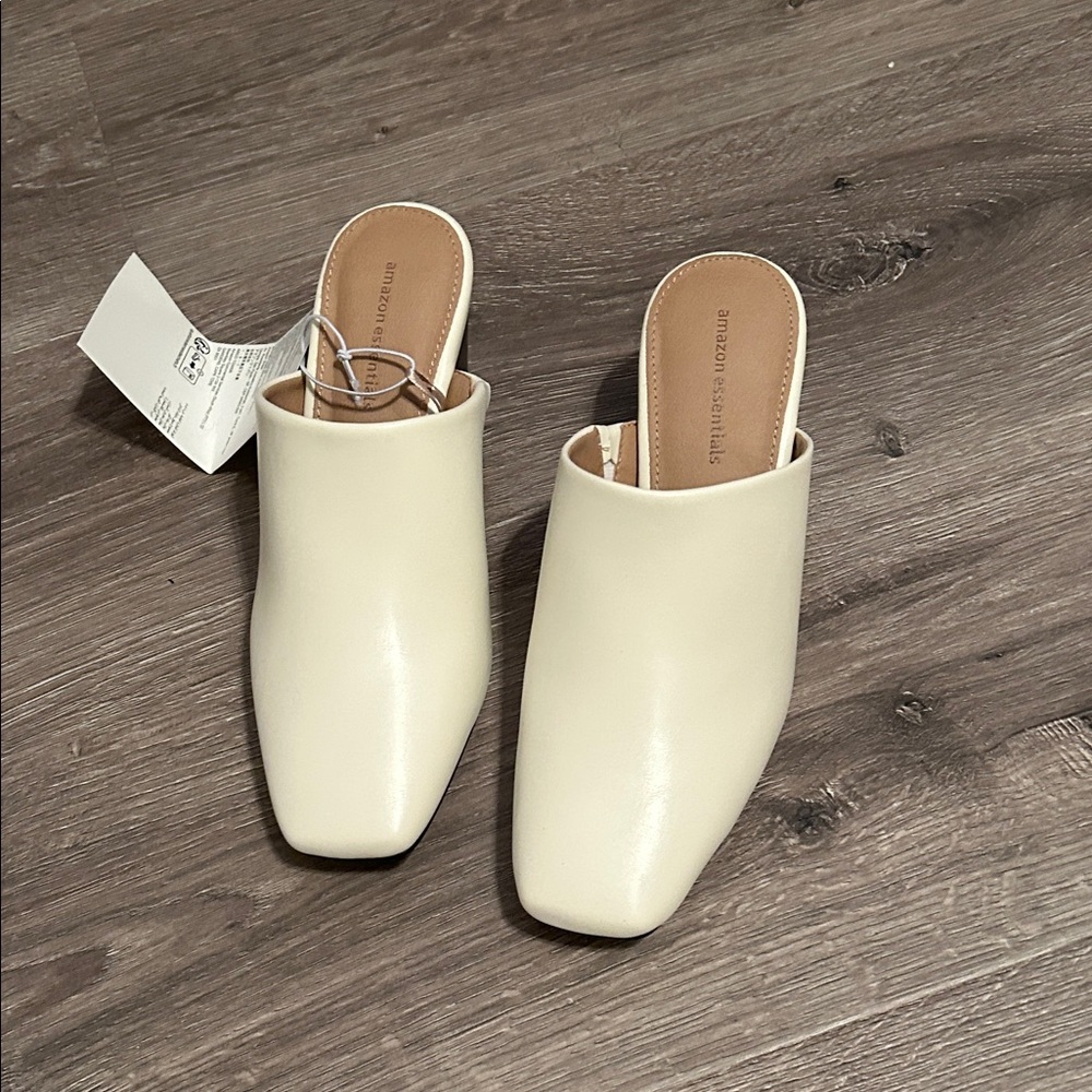 Amazon Essentials Women's Cream Square Toe Mules